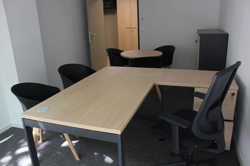 Livraison bureaux professionnel avec retour spécialiste ergonomie et mobilier de bureaux professionnel
