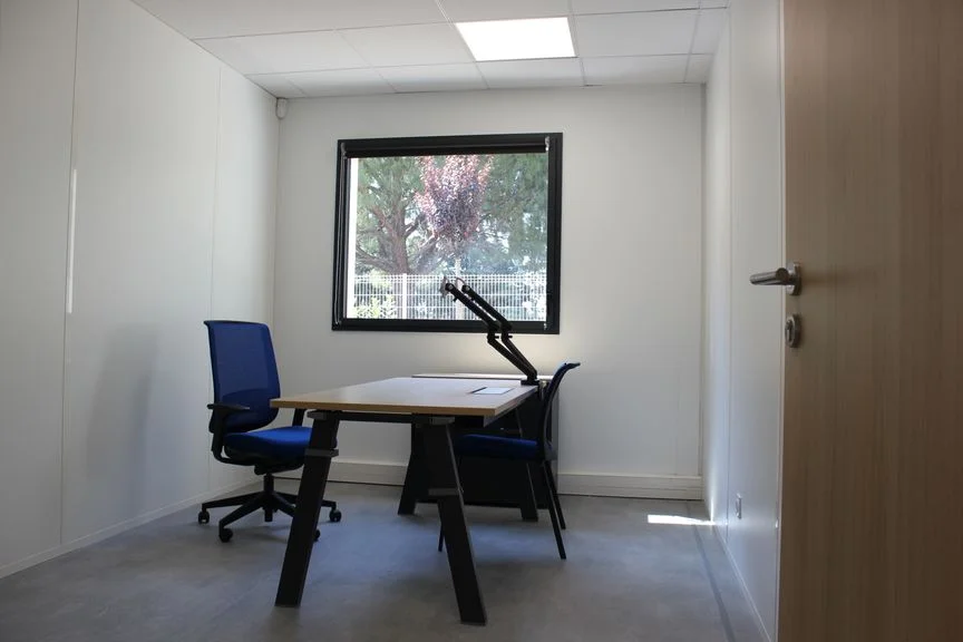 Livraison bureaux professionnel droit spécialiste ergonomie et mobilier de bureaux professionnel